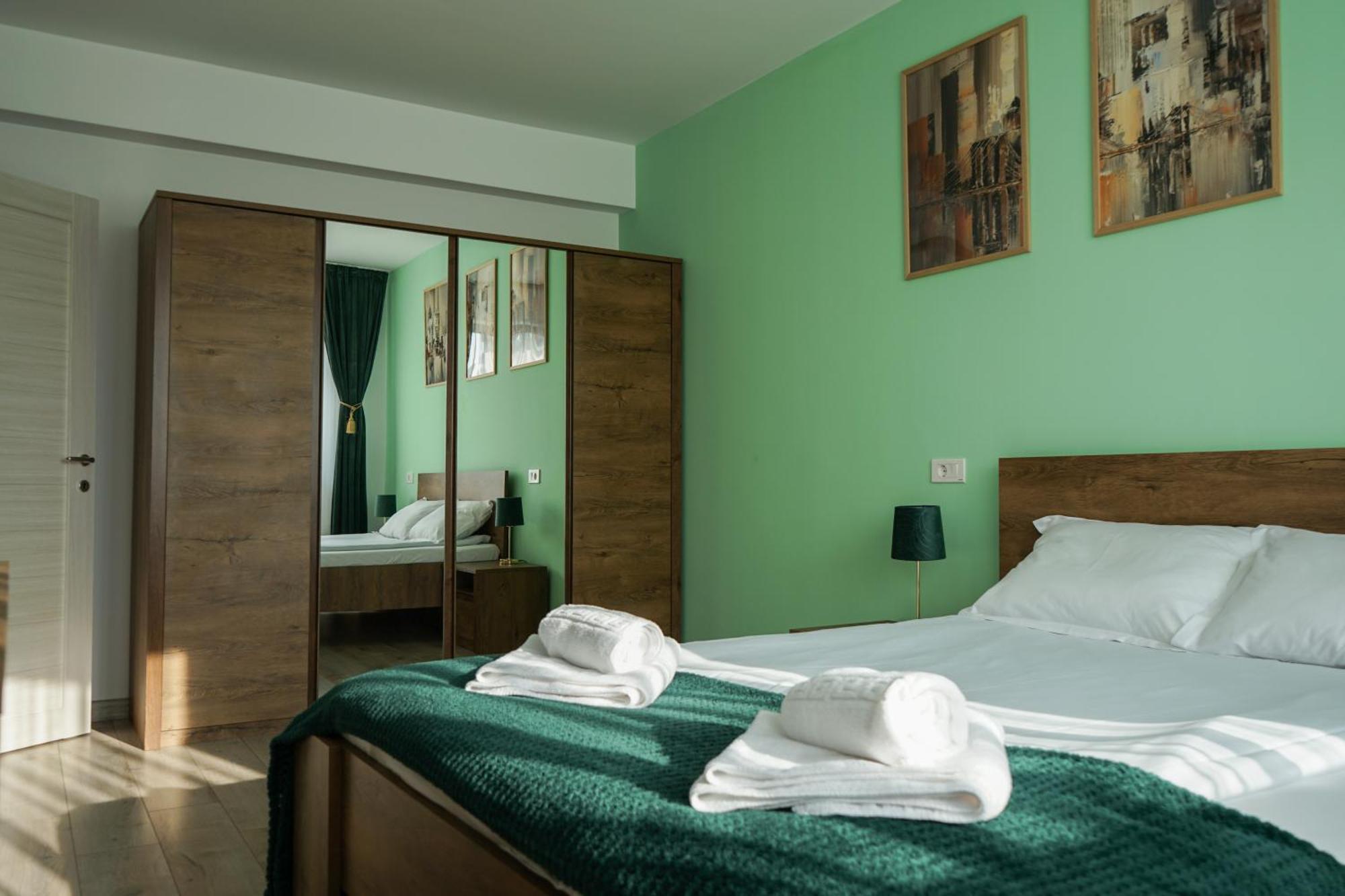 בראשוב Mirandis Apartments - Comfort & Private Parking Near Coresi Mall מראה חיצוני תמונה