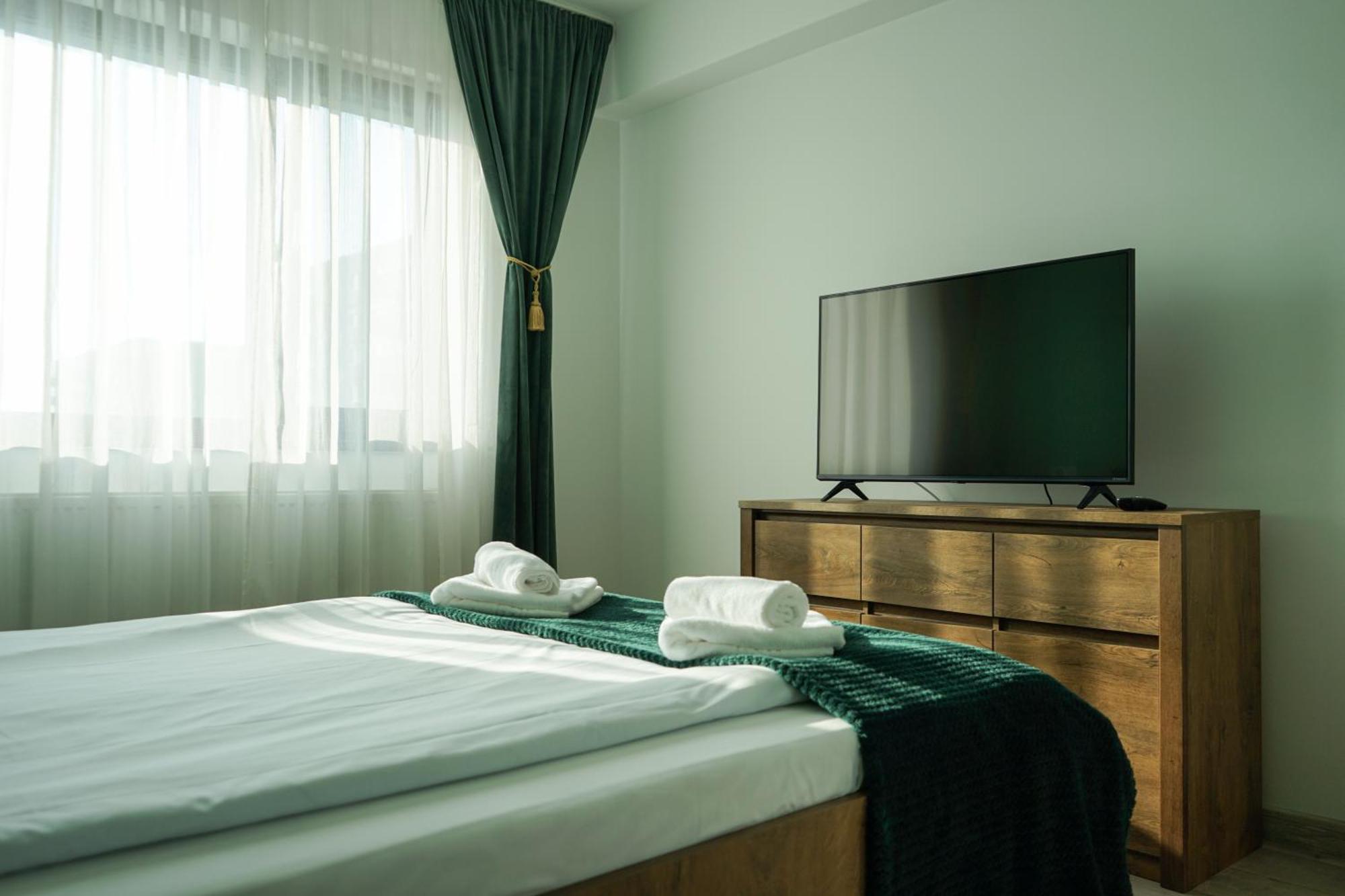 בראשוב Mirandis Apartments - Comfort & Private Parking Near Coresi Mall מראה חיצוני תמונה
