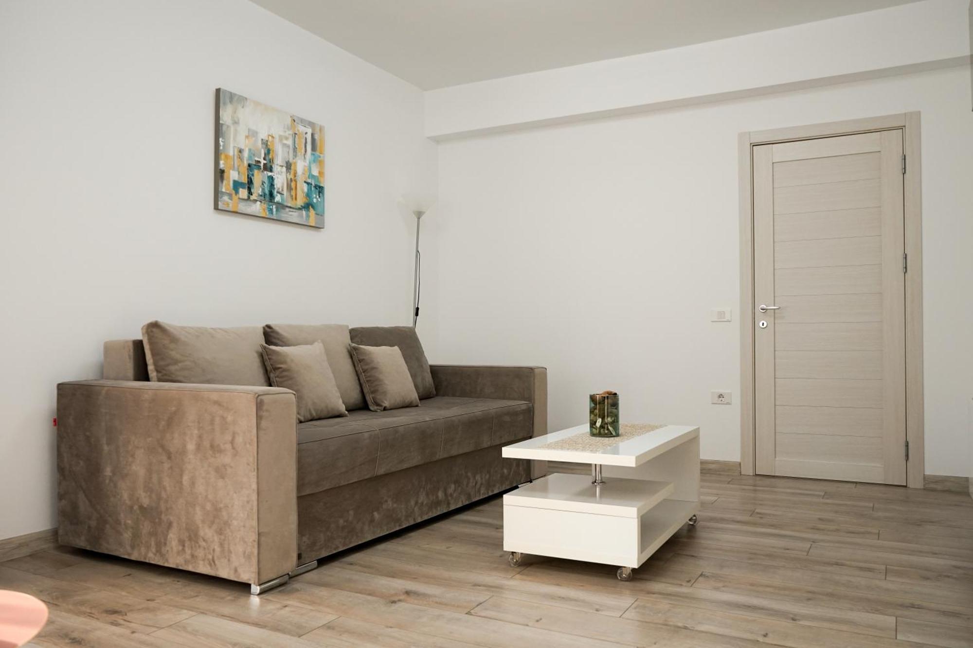 בראשוב Mirandis Apartments - Comfort & Private Parking Near Coresi Mall מראה חיצוני תמונה