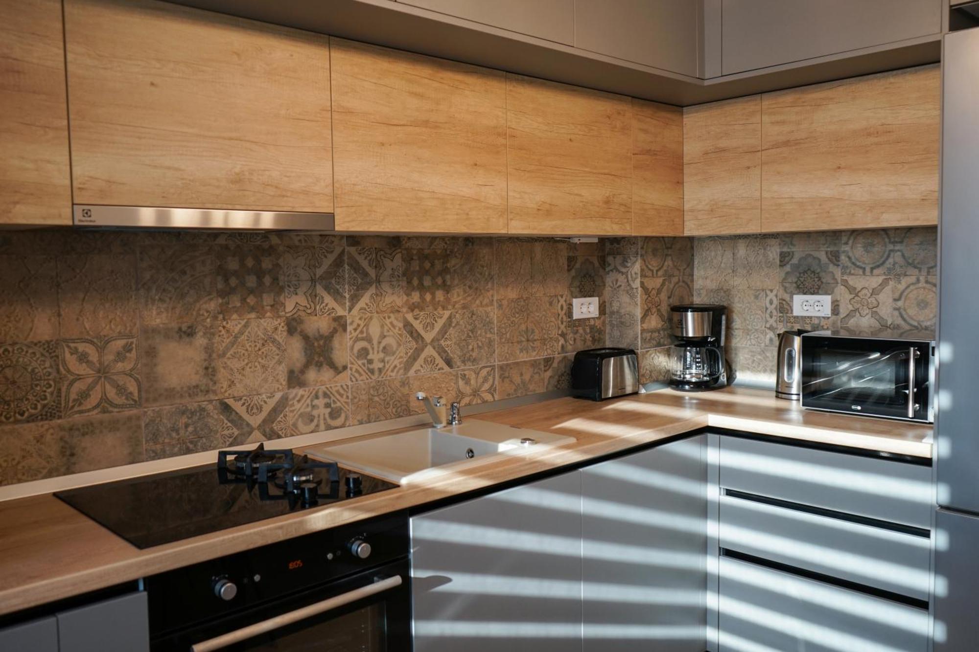 בראשוב Mirandis Apartments - Comfort & Private Parking Near Coresi Mall מראה חיצוני תמונה