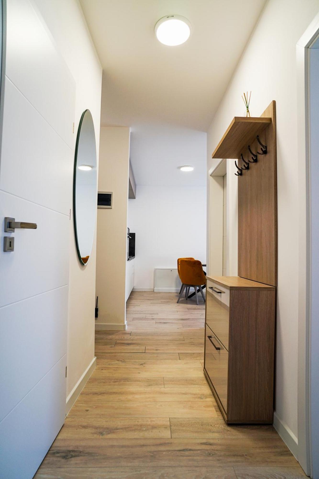 בראשוב Mirandis Apartments - Comfort & Private Parking Near Coresi Mall מראה חיצוני תמונה