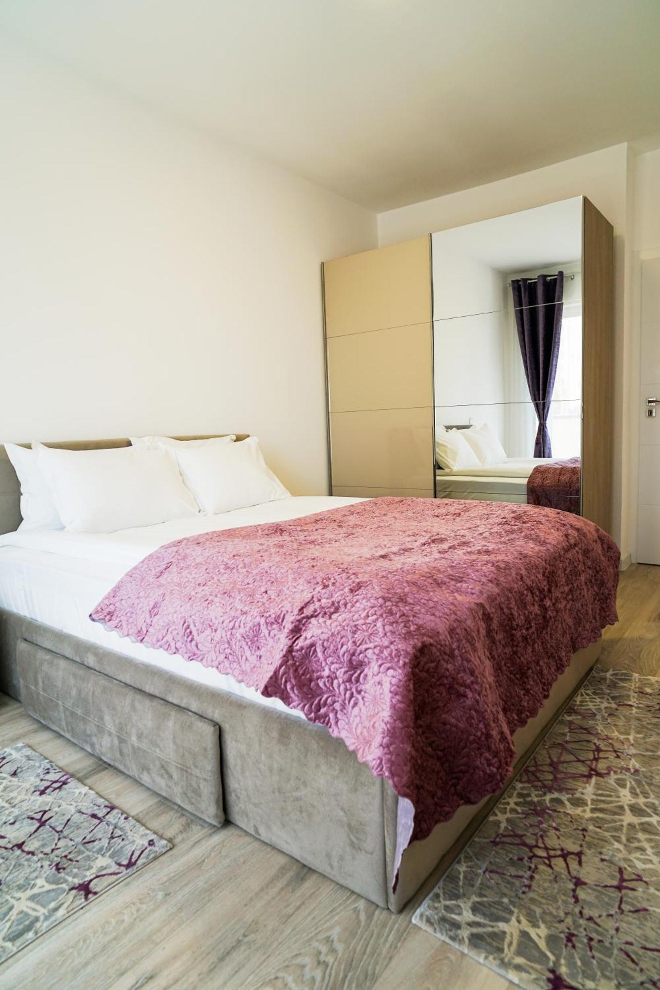 בראשוב Mirandis Apartments - Comfort & Private Parking Near Coresi Mall מראה חיצוני תמונה