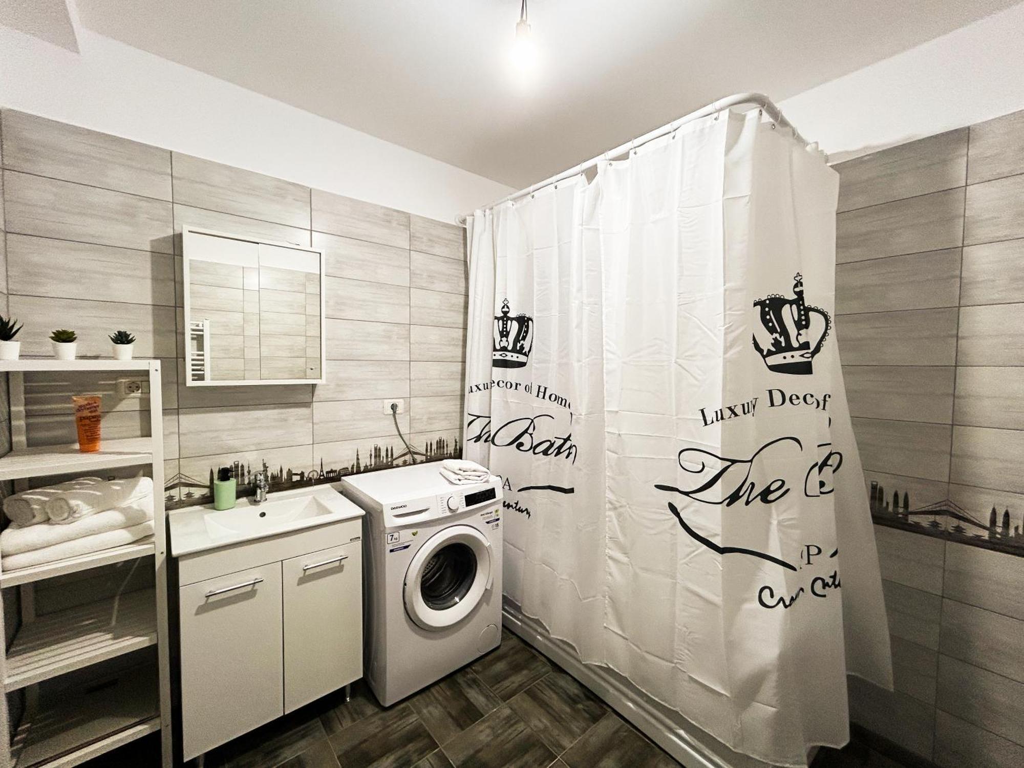 בראשוב Mirandis Apartments - Comfort & Private Parking Near Coresi Mall מראה חיצוני תמונה